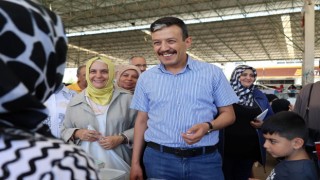 Başkan Aktürk’ten Emekçi Kadınlara Destek