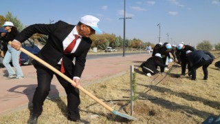 ASÜ’de Milli Ağaçlandırma Günü’nde yüzlerce fidan toprakla buluşturuldu