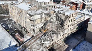 Aksaray Belediyesi, Riskli Yapı Yıkımına Yılın Son Günüde Devam Etti