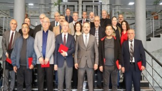 ASÜ’de En Kıdemli 20 Personele Teşekkür Plaketi