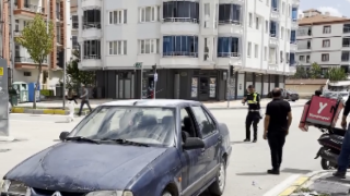 Ehliyetsiz Sürücü Kırmızı Işıkta Geçti Kaza Yaptı