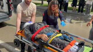 Otomobilin Çarptığı Yaşlı Kadın Hastaneye Kaldırıldı
