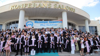ASÜ İktisadi ve İdari Bilimler Fakültesi Mezunlarını Uğurladı