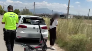 Başını Çarptığı Otomobilin Arka Camını Kırdı