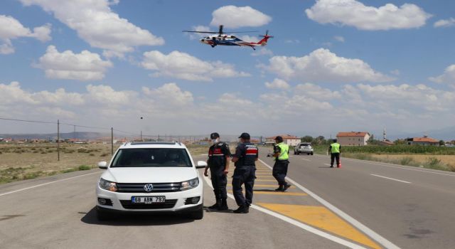 Jandarma Trafik Kuralı İhlallerini Helikopterle Denetledi