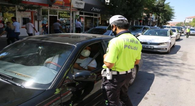 Yoğun Trafiğe Polisten Sıkı Denetim