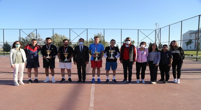 Tenis Turnuvası Ödül Töreniyle Birlikte Tamamlandı