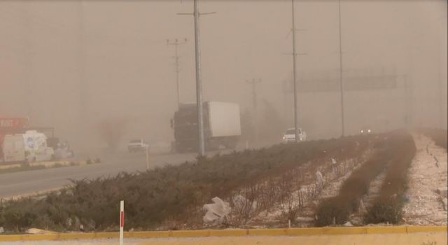 Aksaray'da Fırtına Hayatı Olumsuz Etkiliyor