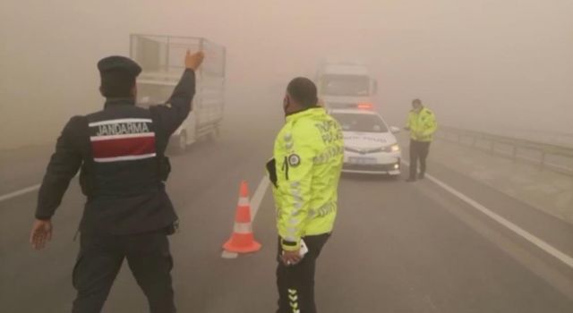 Kum Fırtınası Trafiği Durdurdu, Kilometrelerce Kuyruk Oluştu