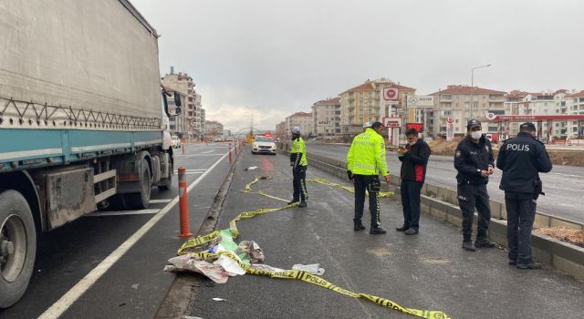 Kamyonun Çarptığı Kadın Hayatını Kaybetti