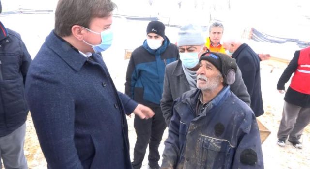 Yoğun Kardan Mandıra Çöktü, 34 Hayvan Telef Oldu