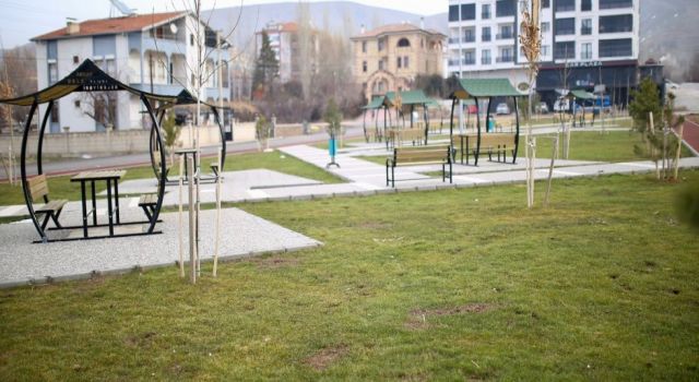 Aksaray Belediyesi Park ve Peyzaj Alanlarında Bahar Mesaisine Erken Başladı