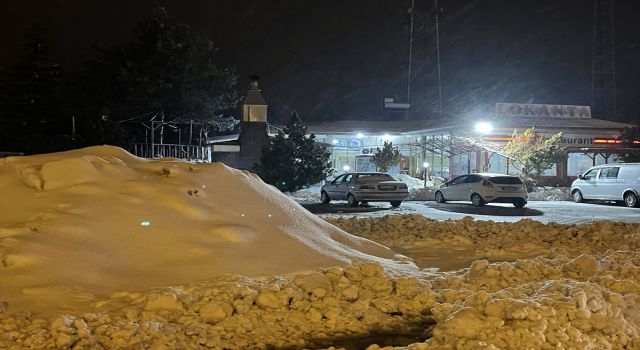 Aksaray-Konya Kara Yolu Yoğun Kar ve Tipi Nedeniyle Ulaşıma Kapandı