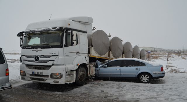 TIR ile Otomobilin Çarpıştı