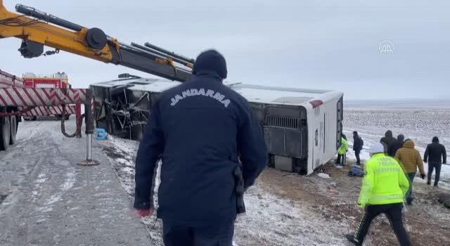 Tur Otobüsü Devrildi 6 Kişi Öldü, 41 Kişi Yaralandı