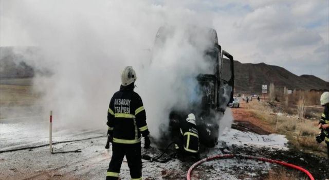 Seyir Halindeyken Yangın Çıkan Tırda Hasar Oluştu