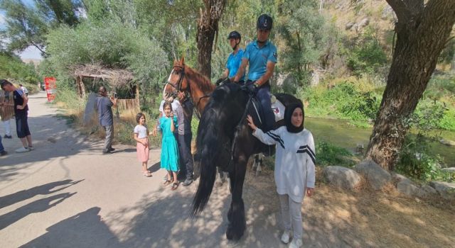 Atlı Birlikler Bölgenin Gözdesi Oldu