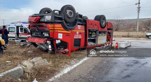 İtfaiye Aracının Devrilmesi Sonucu 6 kişi Yaralandı