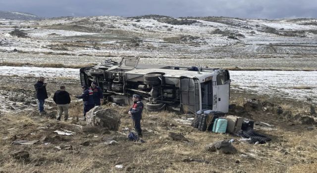 Tur midibüsünün devrilmesi sonucu 12'si yabancı turist 14 kişi yaralandı