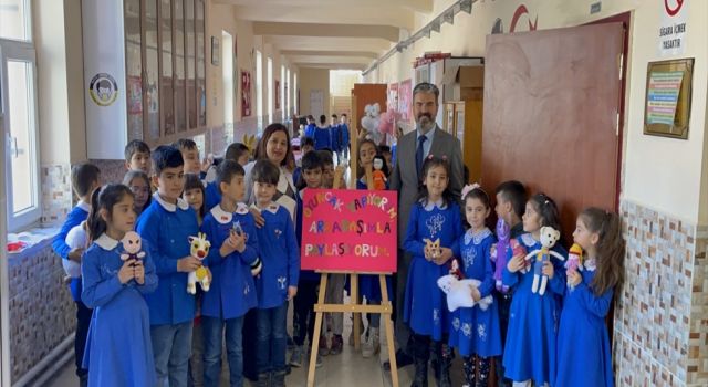 Depremzede Çocuklar İçin Geri Dönüşümle Oyuncak Yaptılar