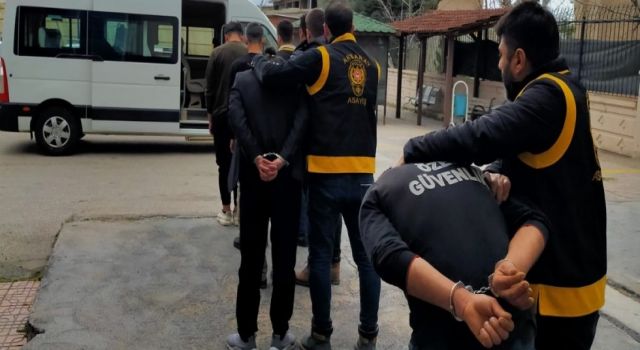 Şereflikoçhisar’dan Gelen 5 Oto Hırsızı Enselendi; Çalıntı Araçlar Nevşehir ve Antalya’da Bulundu