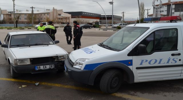 Dur İhtarına Uymadı Polis Aracına Çarptı