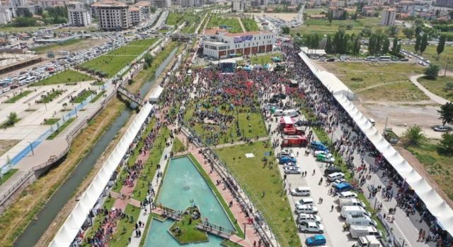 Gençlik Konseri Tacin Parkında