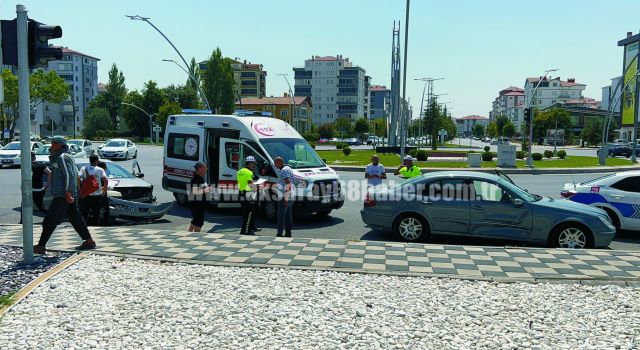 Makas Kavşağında Kaza: 3 Yaralı