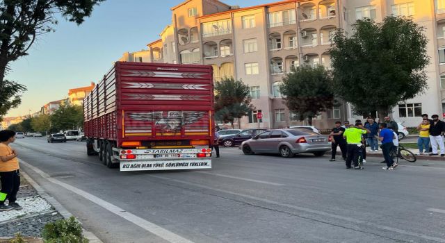 Kavşaktaki Kaza Trafiği Felç Etti