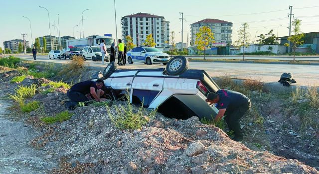 Takla Atıp Hurdaya Dönen Araçtan Burnu Dahi Kanamadan Kurtuldu