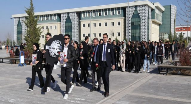 ASÜ’lüler Mine Nur Uysal’ı Dualarla Andı