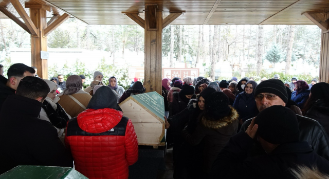 Düzce’deki Kazada Hayatını Kaybeden Baba ve Kızı Son Yolculuklarına Uğurlandı