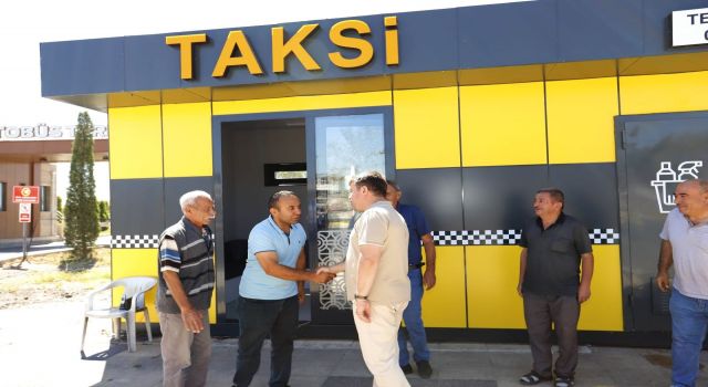 Başkan Dinçer Yenilenen Durakta Taksici Esnaflarının Misafiri Oldu