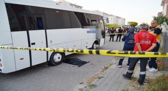 Servis Minibüsü Kazası: Anneanne ve Torun Feci Şekilde Can Verdi