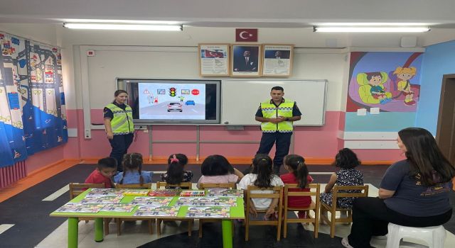 Jandarma Trafik Kültürünü Aşılıyor