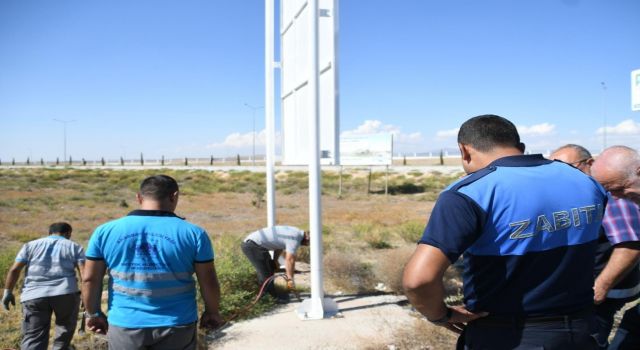 Şehir Girişlerindeki Tabela Çöplüğü Temizleniyor