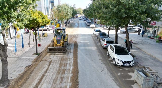 Bir Caddenin Daha Çehresi Değişiyor