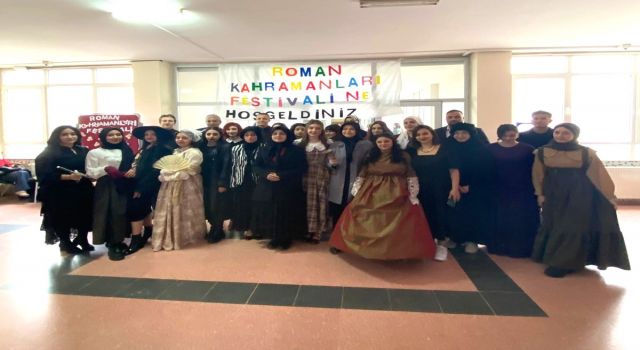 ASÜ’lü Öğrenciler Roman Kahramanlarını Tanıttı