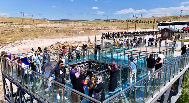 Ihlara Vadisi’nin Yeni Cazibe Noktası Cam Teras Bayramda İlgi Odağı Oldu