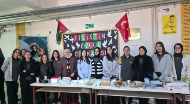 Lise Öğrencilerinden Gazze İçin Kermes Düzenledi