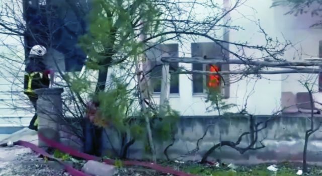 Bodrumda Başlayan Yangın İtfaiyenin Başarılı Müdahalesi İle Söndürüldü