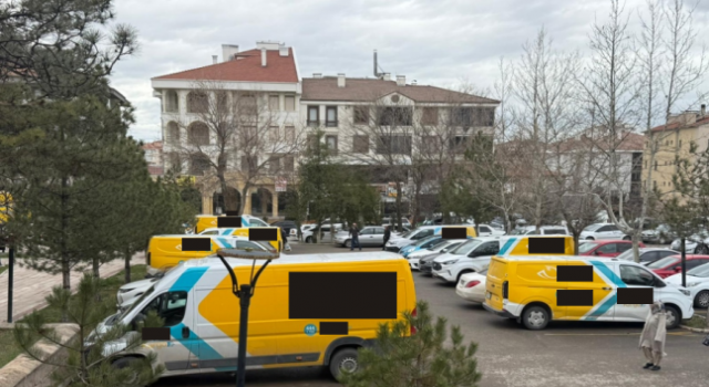 Mezarlıkta “Kargo Otoparkı” Tepkisi