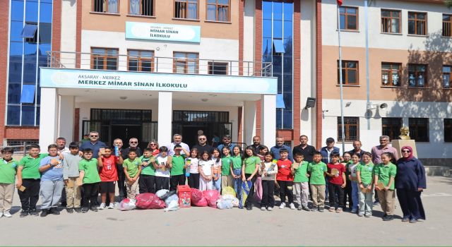 Minik Öğrencilerden Çevre Gününde Anlamlı Etkinlik