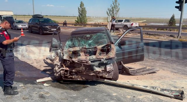 Eşmekaya Kavşağı’nda Feci Kaza: 3 Yaralı