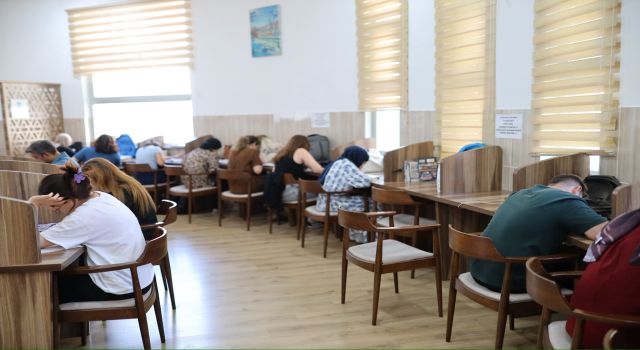 Genç Osman Millet Kıraathanesi Sınav Döneminde Dolup Taşıyor