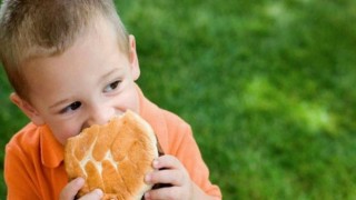 Okul Önlerinde Fastfood Tehdidi