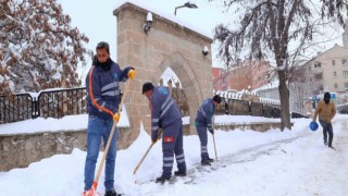 Aksaray Belediyesi Tüm Birimleriyle Karla Mücadele Ediyor