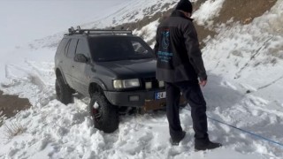 Araçları Kara Saplanınca Mahsur Kalan 3 Paraşütçü Kurtarıldı