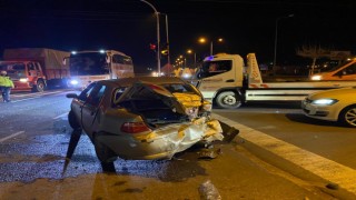 Tır ile otomobilin çarpışması sonucu 3 kişi yaralandı