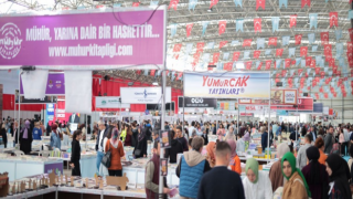 Binlerce Kitapsever Kitap Günlerine Akın Ediyor